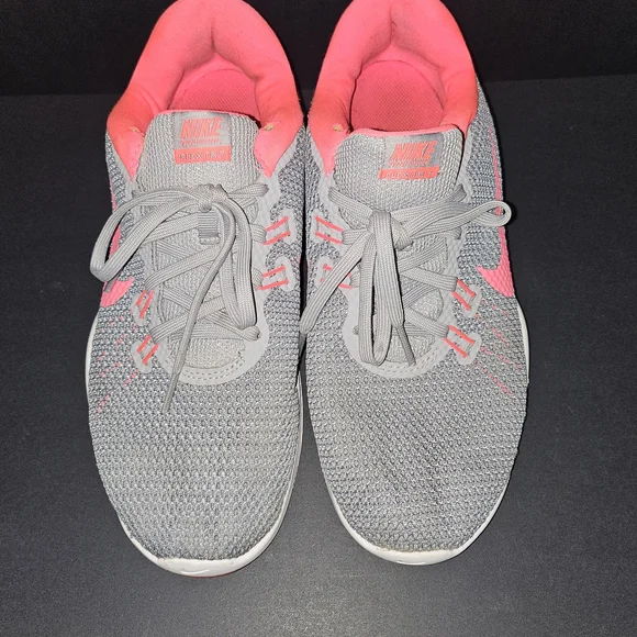 Nike Women's Athletic Shoes in Gray and Coral/Pink - Picture 4 of 7